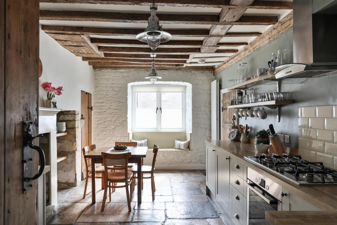 Coombers Mead Cottage Тетбъри Екстериор снимка