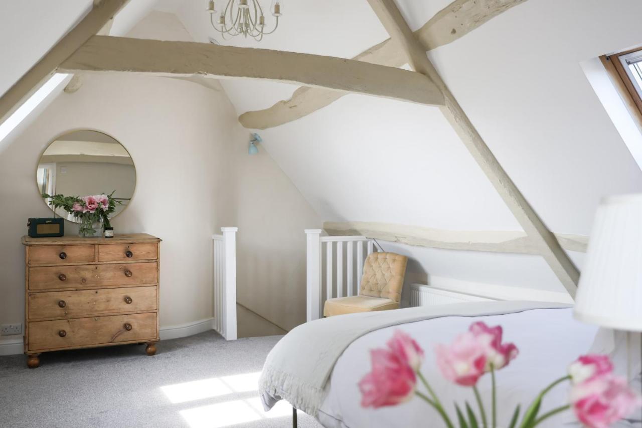 Coombers Mead Cottage Тетбъри Екстериор снимка