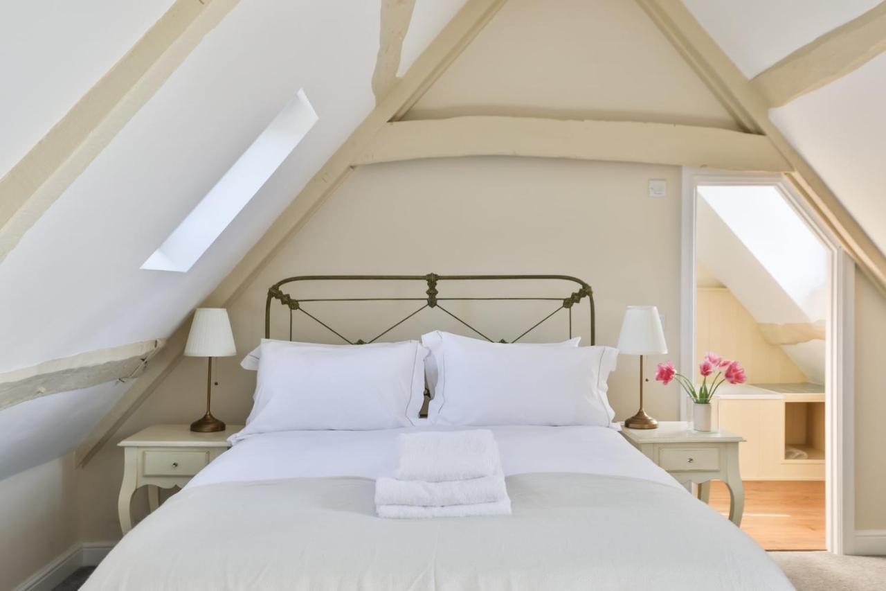 Coombers Mead Cottage Тетбъри Екстериор снимка