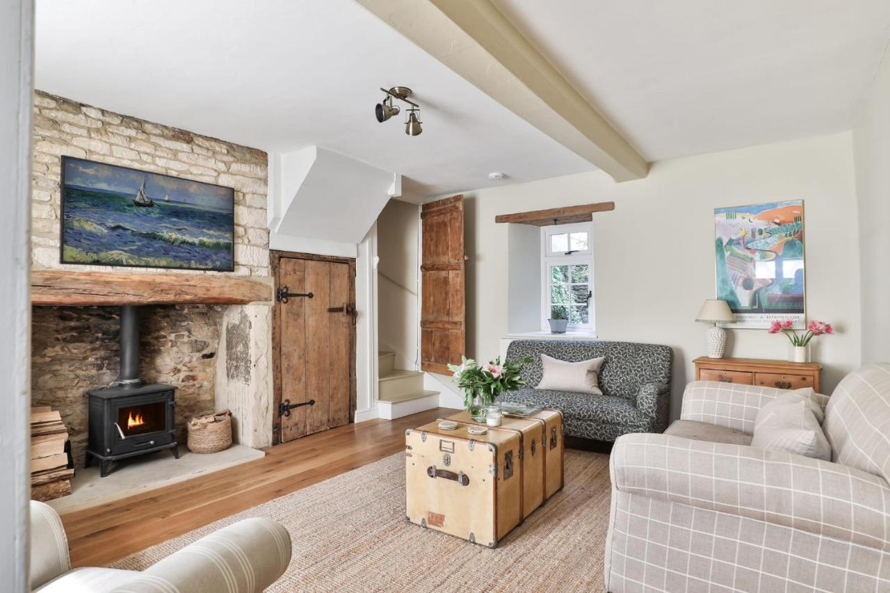 Coombers Mead Cottage Тетбъри Екстериор снимка